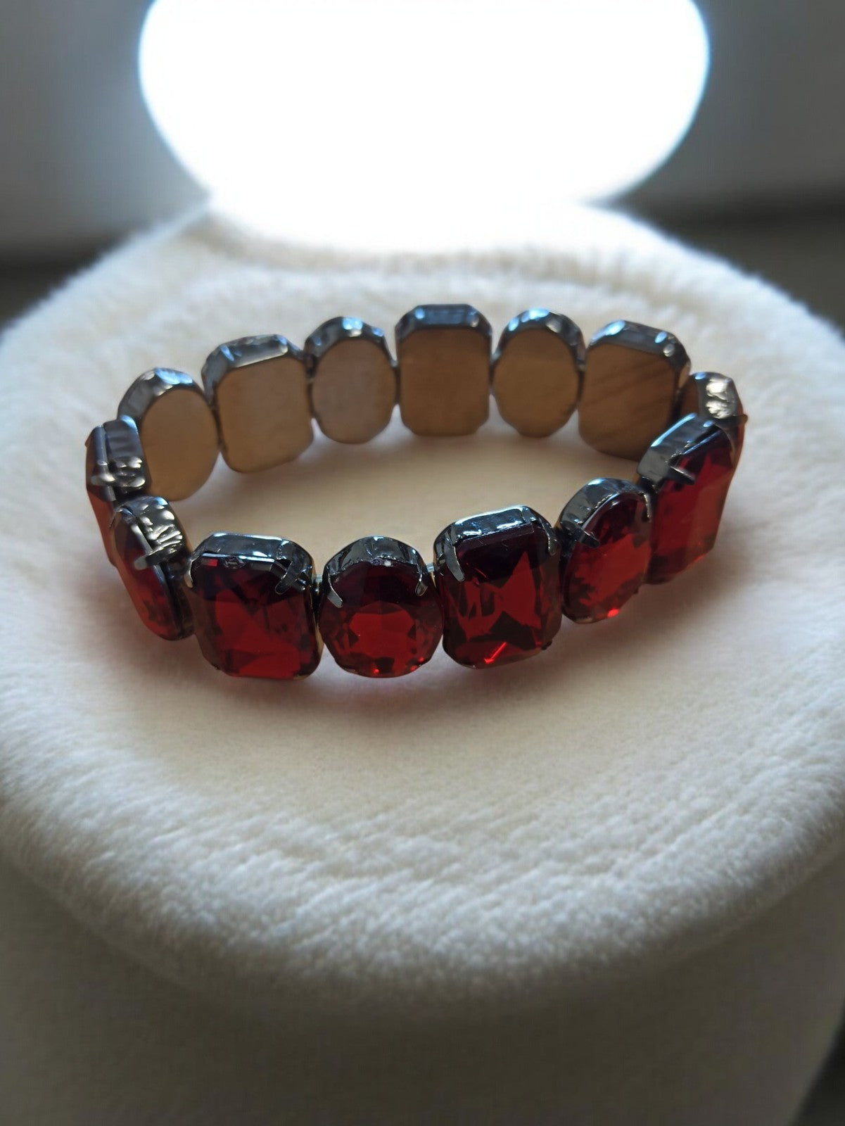 Bracelet rétro vintage, pierres rouges facettées, bijou fantaisie ancien