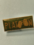 Vintage pin's Platoon rectangulaire vert militaire collection cinéma