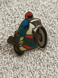 Pin's vintage moto coureur casque rouge émaillé, racing années 80-90 (Ref 7)