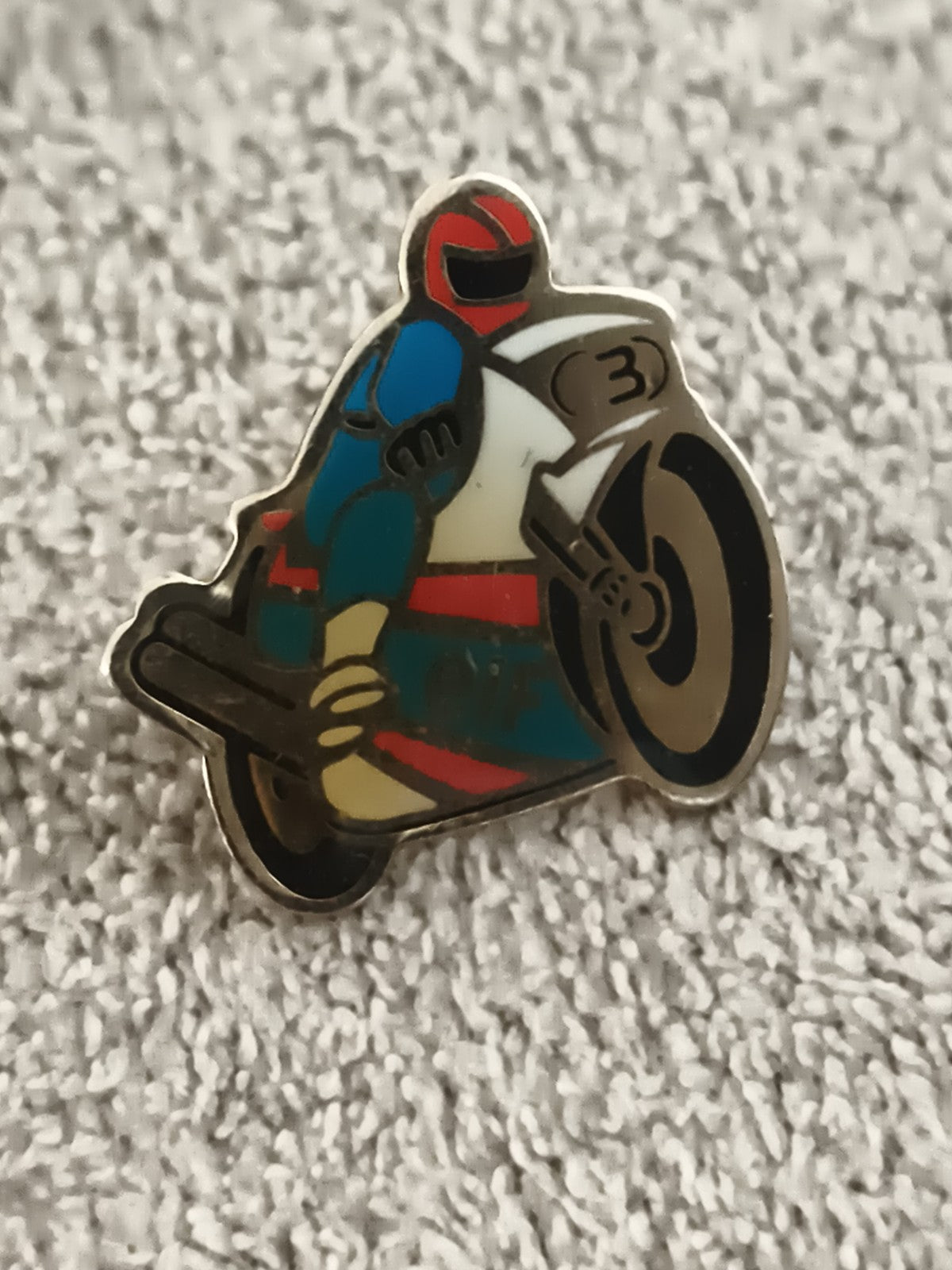 Pin's vintage moto coureur casque rouge émaillé, racing années 80-90 (Ref 7)