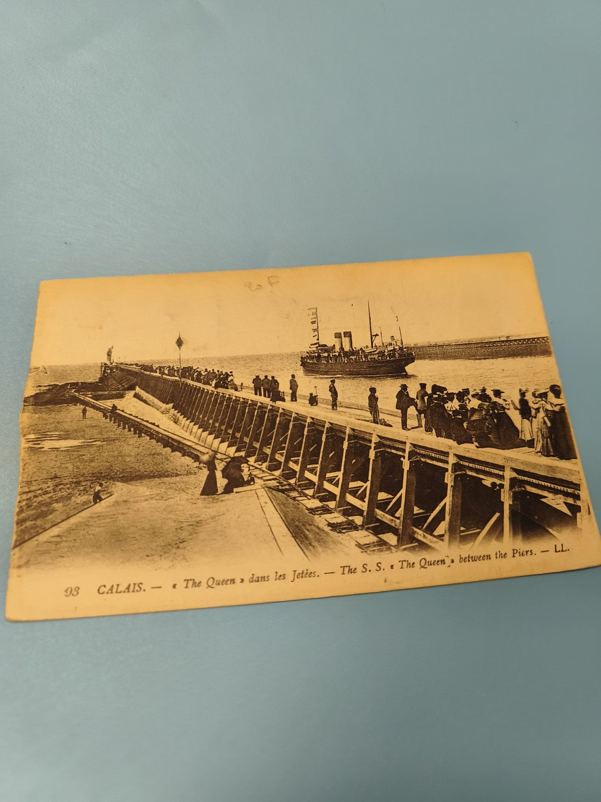 Carte postale ancienne Calais S.S. The Queen jetée bateau vintage maritime