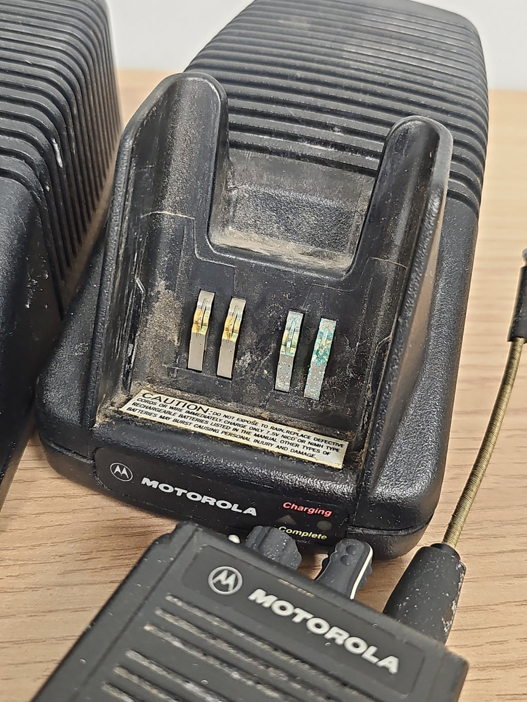 Talkie-walkie Motorola Radius GP900 avec chargeurs pour pièces détachées