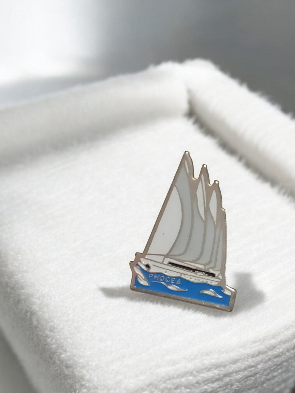 Pin's vintage voilier Phocea Olympique de Marseille OM rétro rare