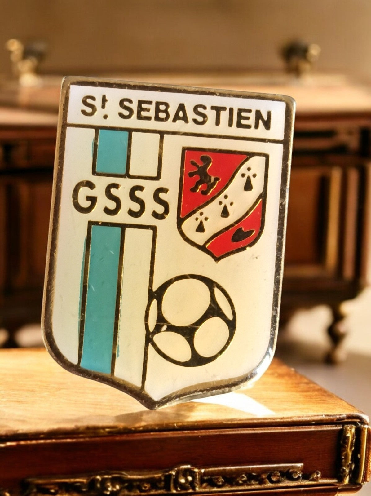 Pin's football vintage GSSS St Sébastien blason émaillé écusson