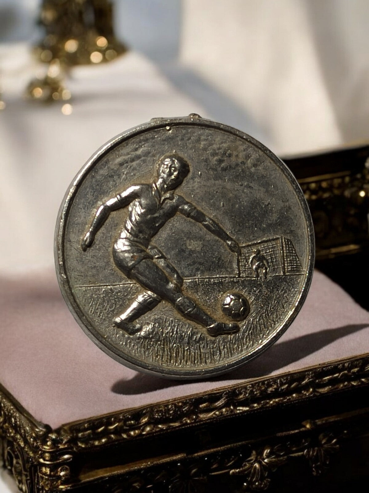 Médaille ancienne football concours France, finition argentée, vintage sport