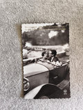 CPA ancienne voiture couple La Noyer 2519 noir et blanc photo sentimentale