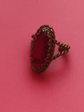 Bague ancienne ovale rouge style rétro, monture torsadée vintage