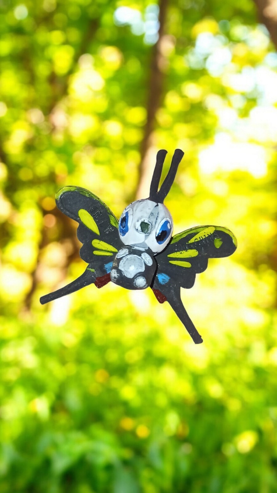 Figurine Pokémon Charmillon PVC 2005 papillon noir jaune bleu