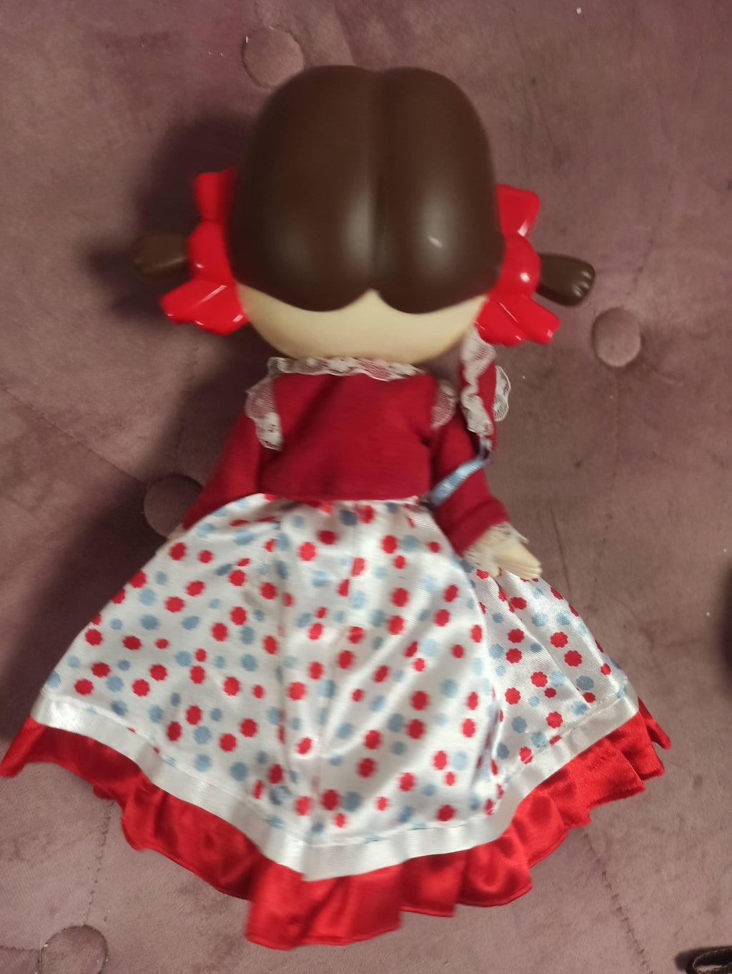 Poupée Peko-Chan vintage vêtue robe rouge, figurine soft vinyl japonaise