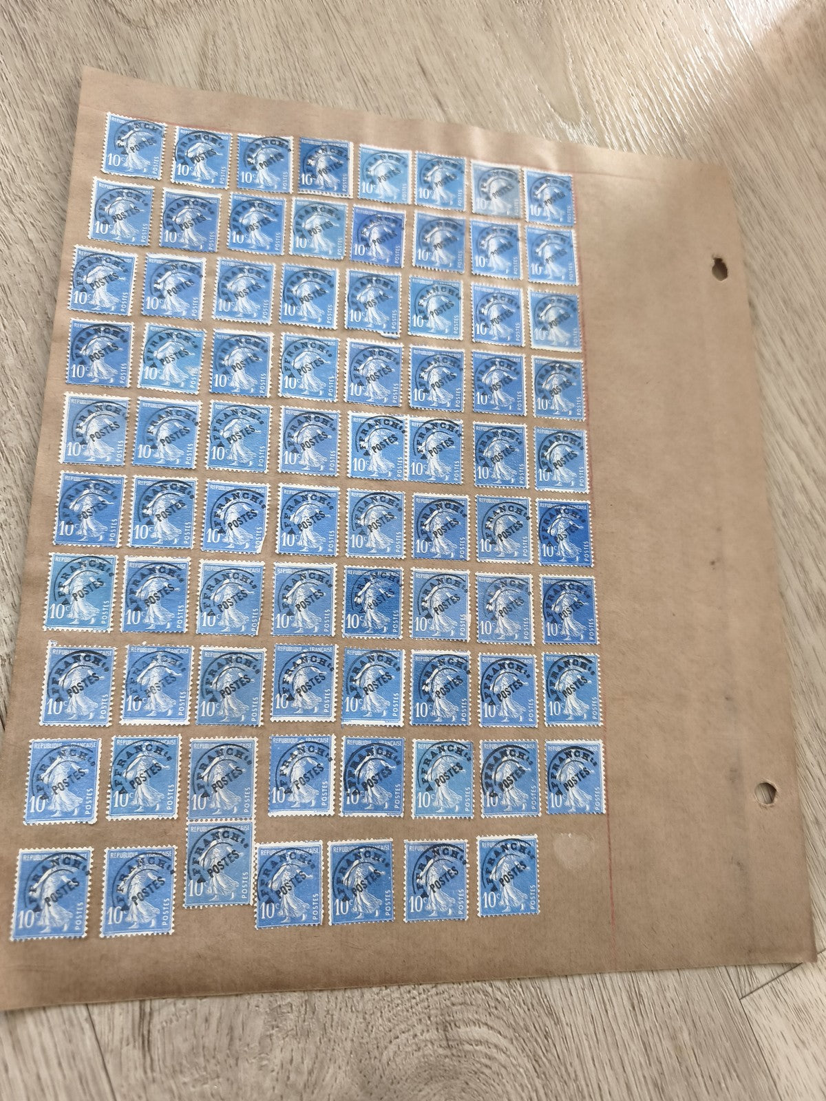Gros lot ancien timbres Marianne bleus 10c oblitérés sur planche philatélie