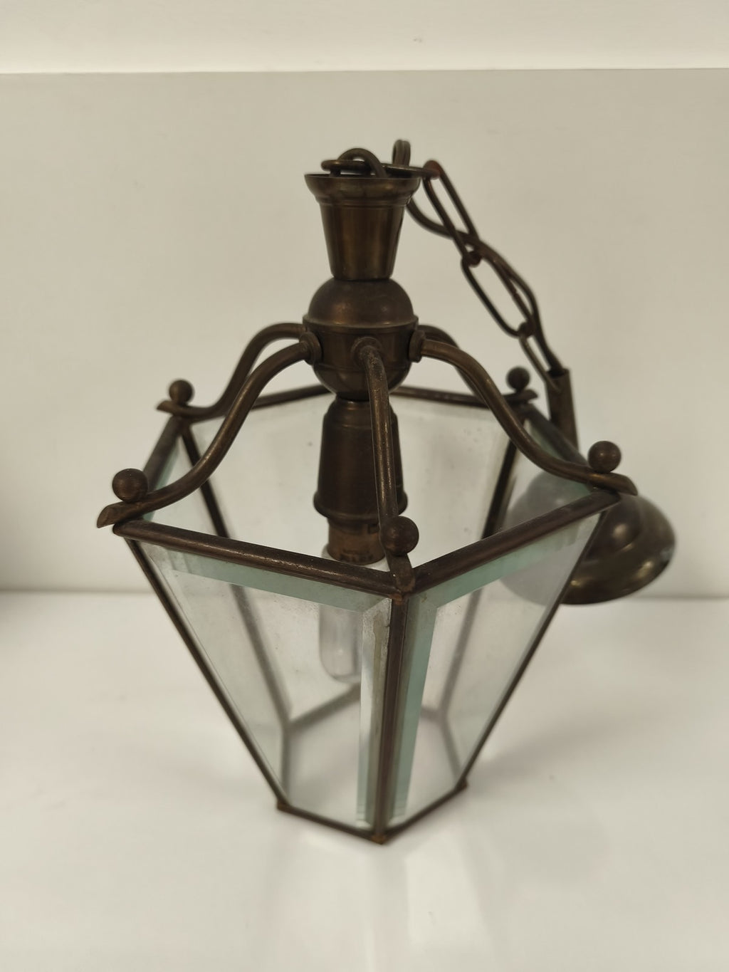 Ancienne lampe suspension lanterne en métal et verre, style rétro vintage