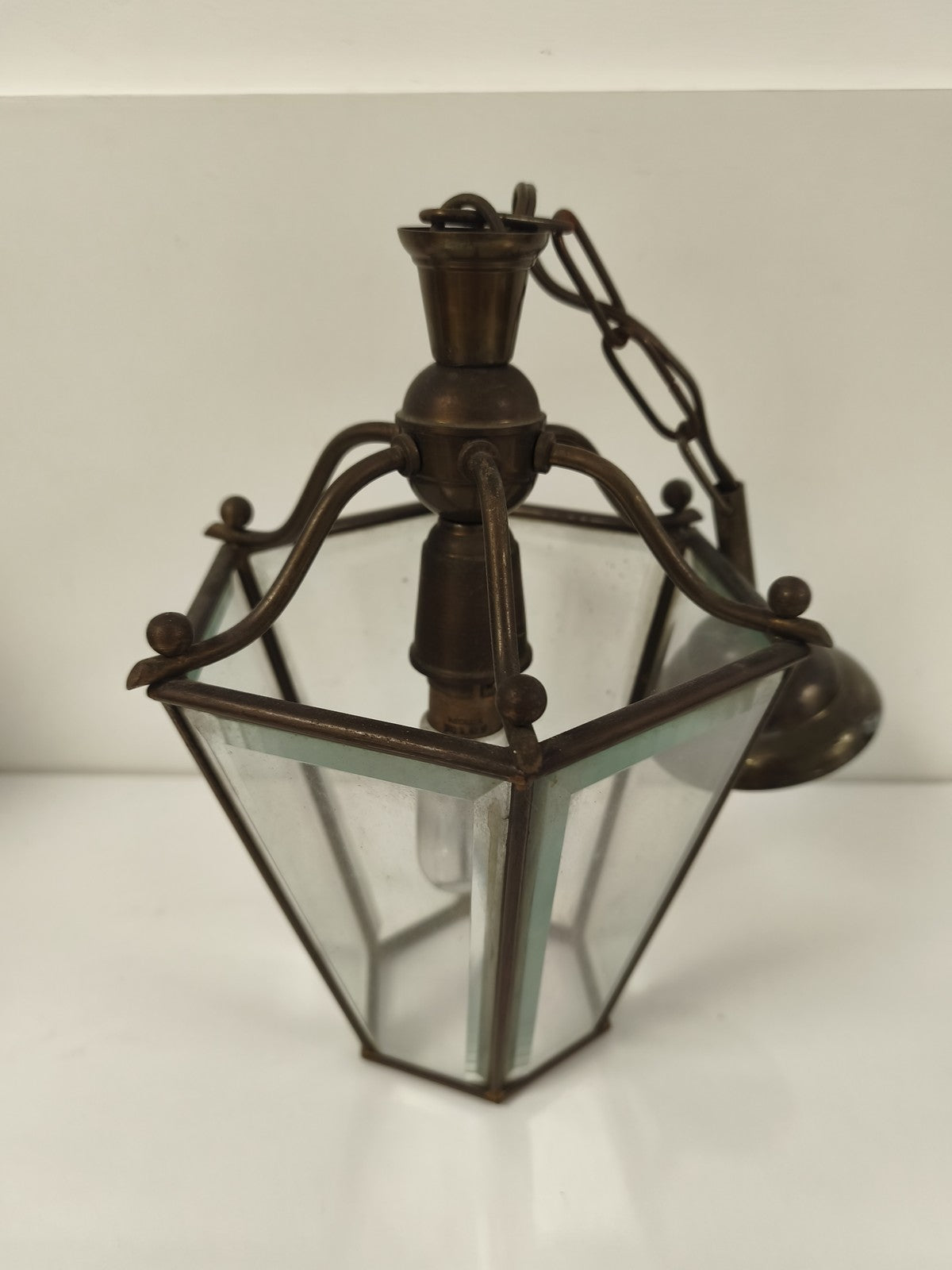 Ancienne lampe suspension lanterne en métal et verre, style rétro vintage