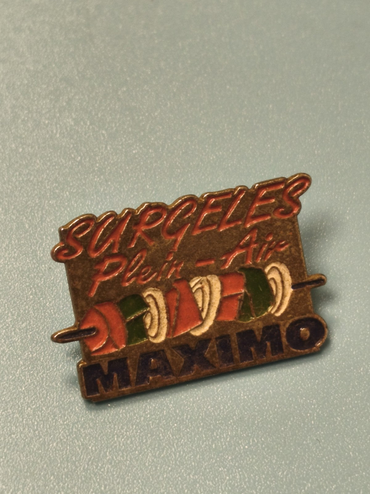 Vintage pin's publicitaire Maximo broche métal "Surgelés Plein Air" brochette