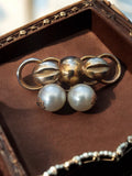 Broche vintage dorée à perles, bijou fantaisie rétro élégant