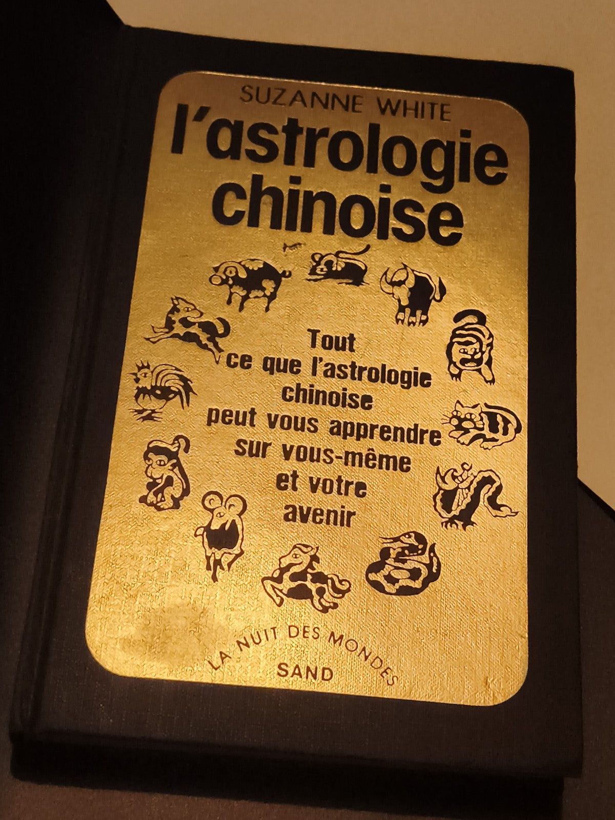 Livre astrologie chinoise Suzanne White doré SAND édition zodiaque animaux