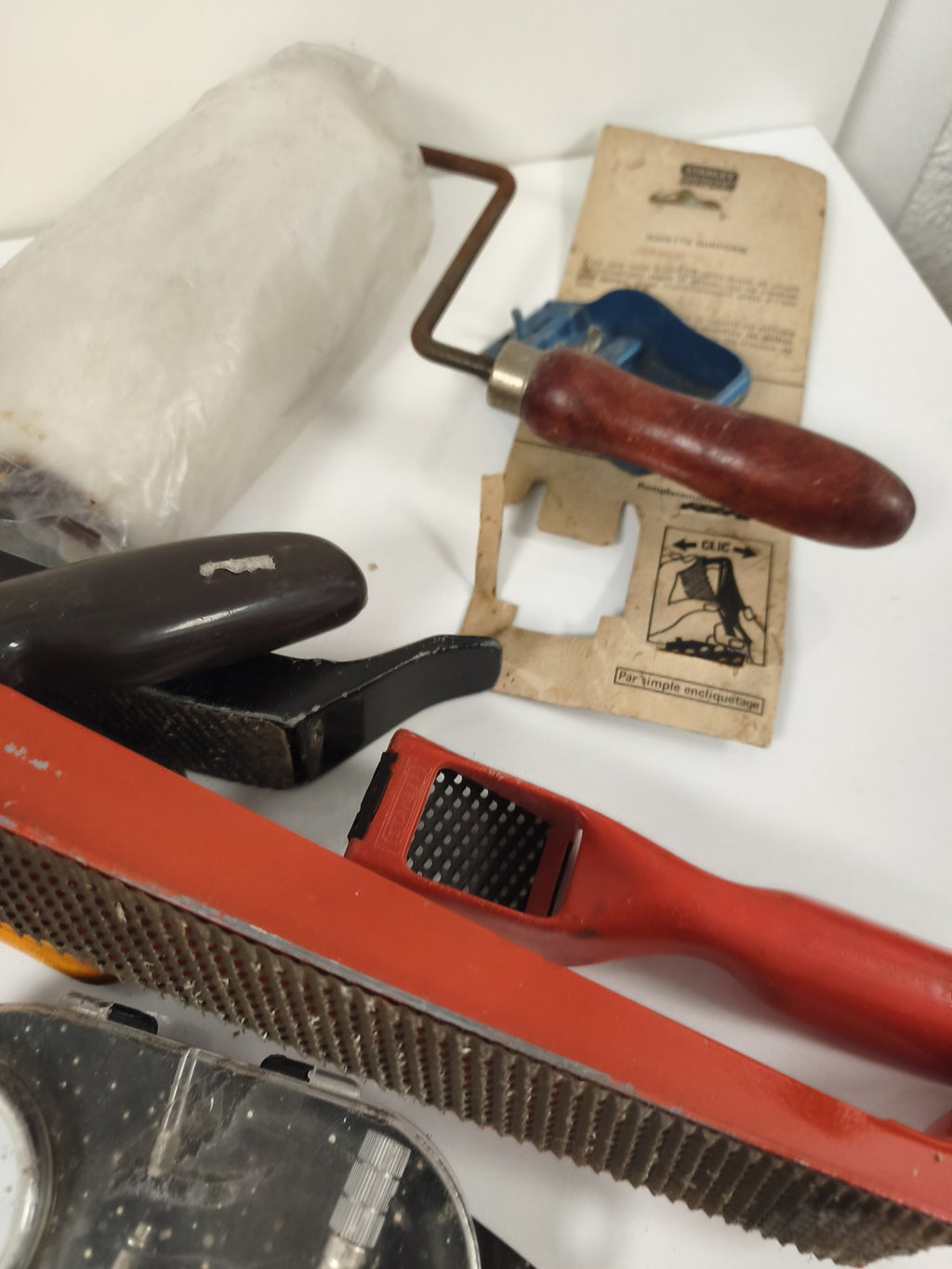 Gros lot d?anciens outils vintage menuiserie bricolage serre-joints rouleaux