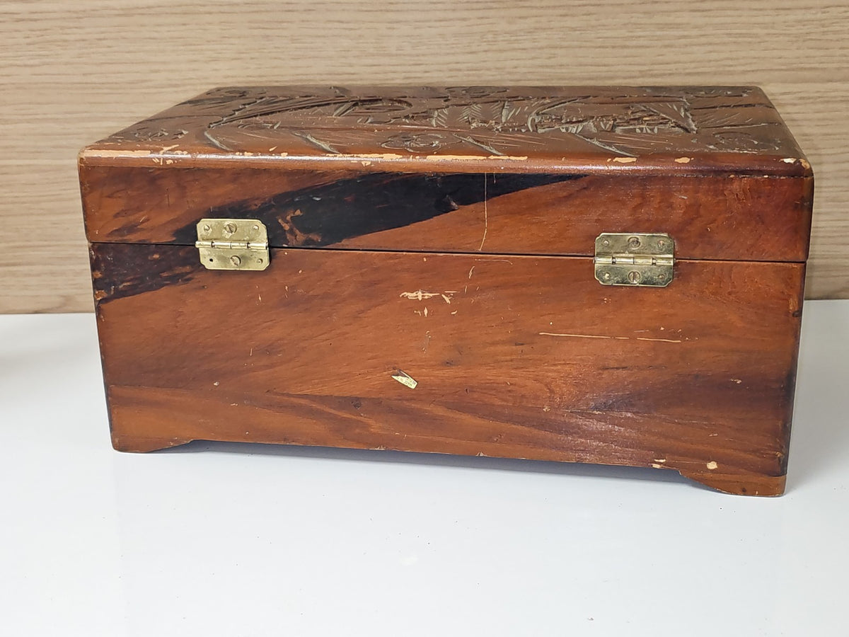 Ancienne boîte en bois sculpté vintage, coffret rétro décoratif collection
