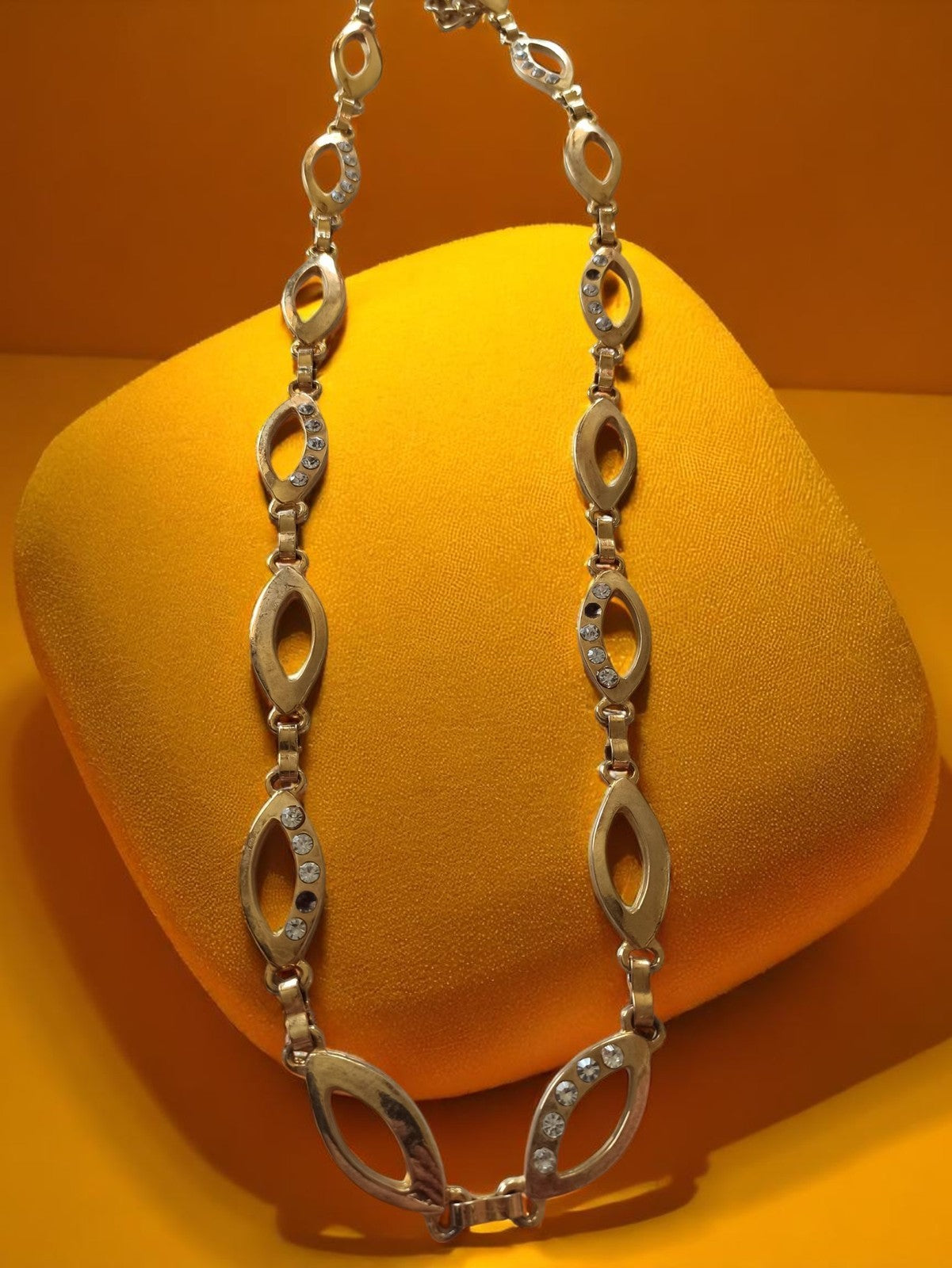 Collier vintage fantaisie doré maillons ovales strass pièce unique original
