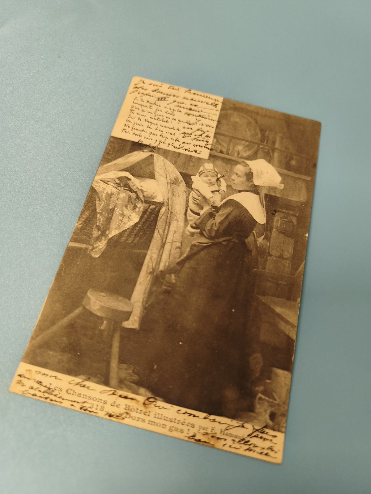 Carte postale ancienne CPA illustrée scène mère enfant costume breton vintage