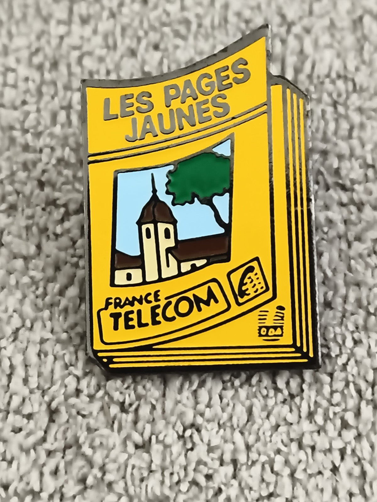 Pin's vintage Les Pages Jaunes France Télécom logo livre jaune rétro pub