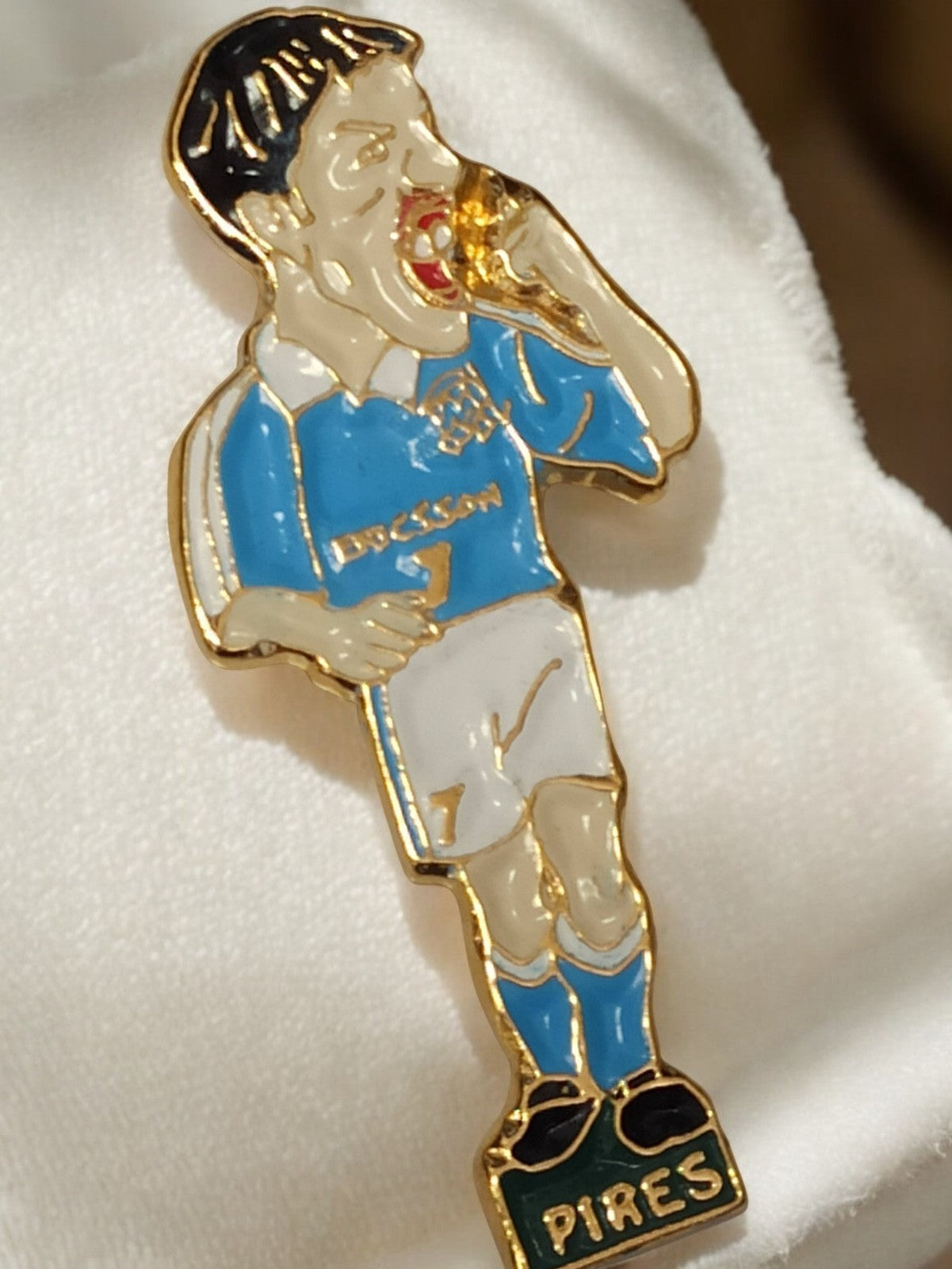 Pin's vintage OM Pires bleu blanc doré Olympique de Marseille football ancien