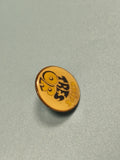 Vintage pin's publicitaire CHIPS TRÉSOR jaune collection rétro (Ref 1)