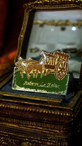 Pin's vintage Auberge Le Relax chariot bœufs doré badge ancien manque attache