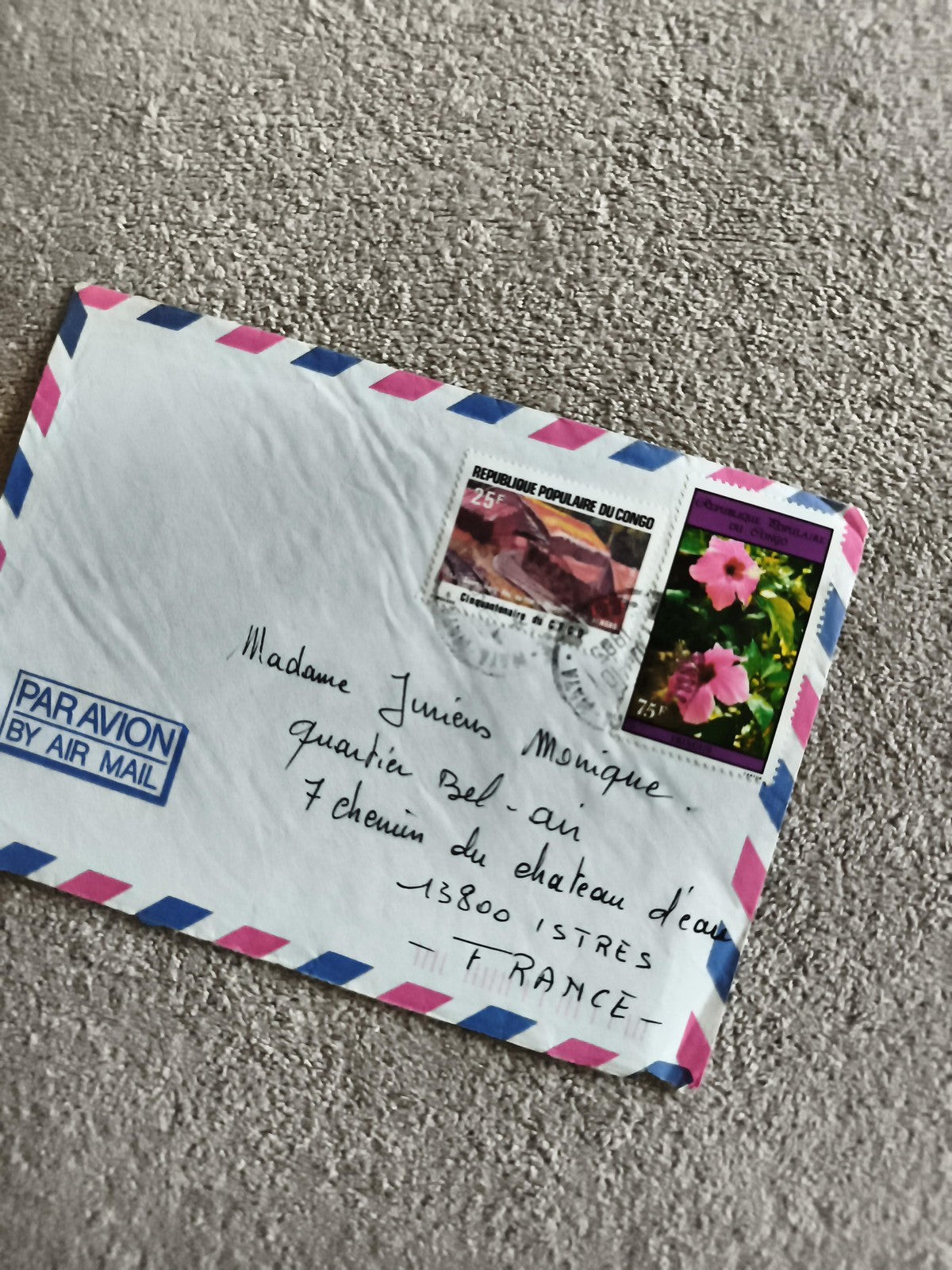 Lettre affranchie Congo timbres 25F hibiscus enveloppe avion philatélie
