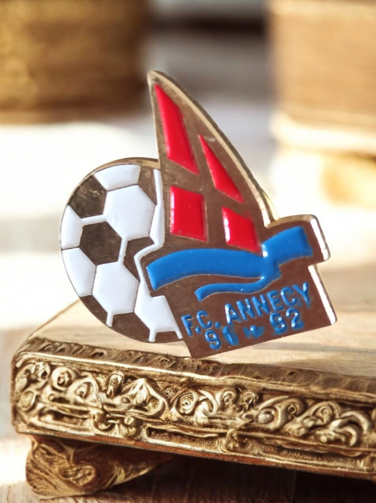 Pin's vintage FC Annecy 91-92 football émaillé logo ancien badge