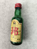 Mini bouteille whisky J&B Rare étiquette jaune, partiellement remplie 40% vol
