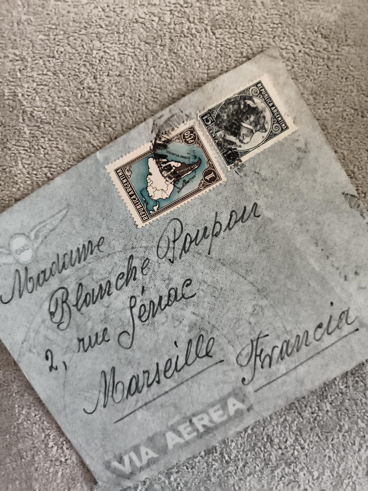 Lettre affranchie timbres Argentine, cachet visible, Marseille, via aérienne