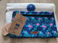 Pochette Cabaia front pocket bleu motif tropical 24 cm neuve accessoire sac