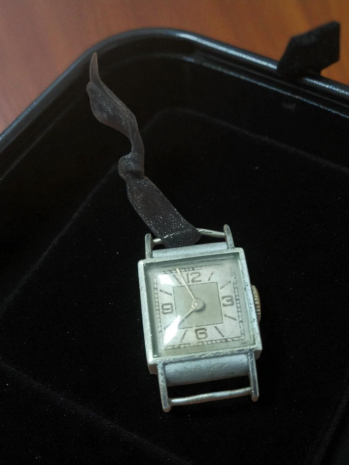 Montre femme mécanique ancienne carré à restaurer vintage rétro rare