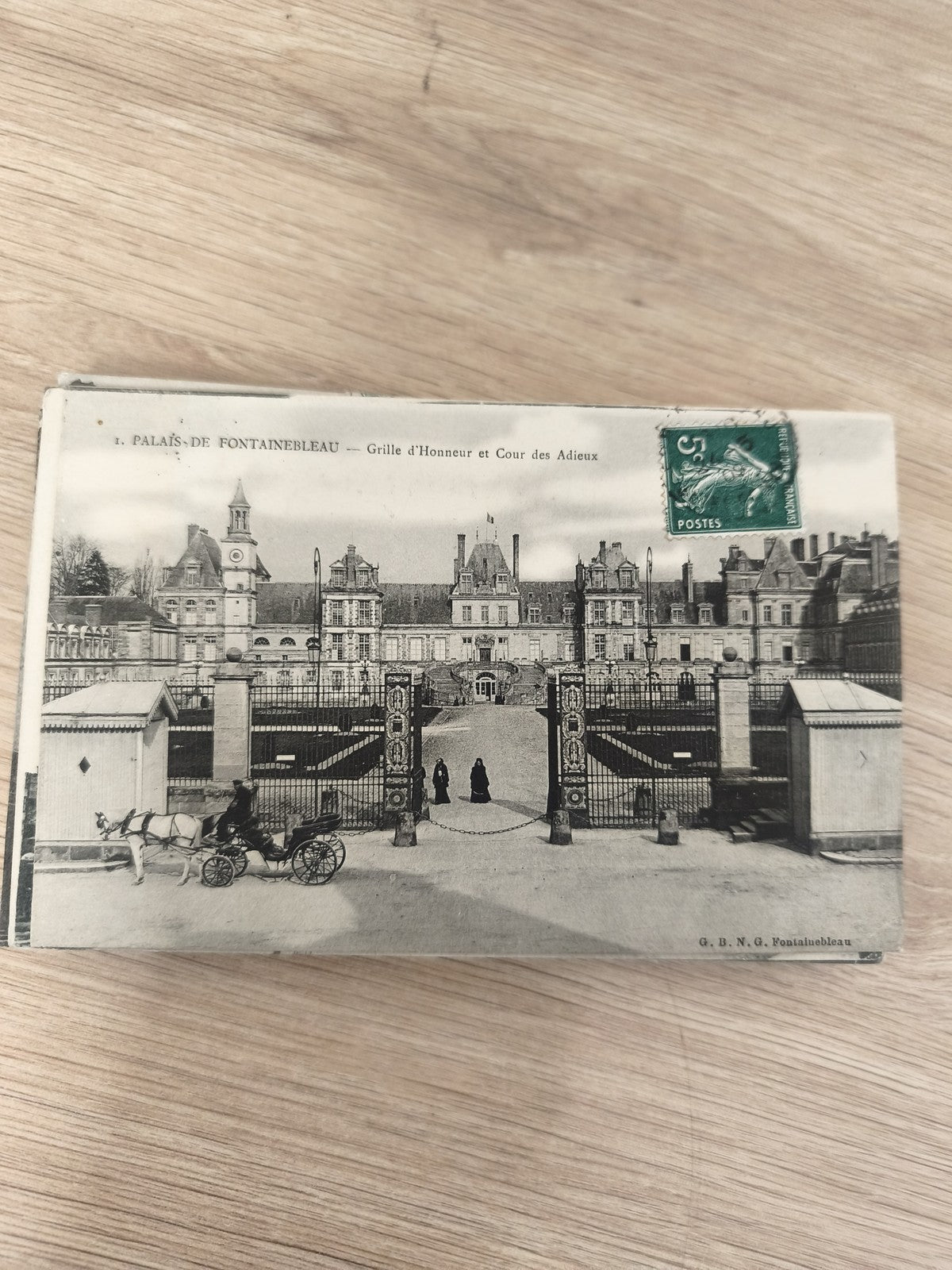 Ancienne carte postale Palais de Fontainebleau Grille d?Honneur CPA timbrée