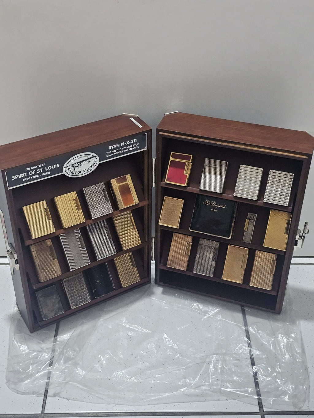 Support exposition Spirit of St Louis en bois présentoir vitrine briquet neuf