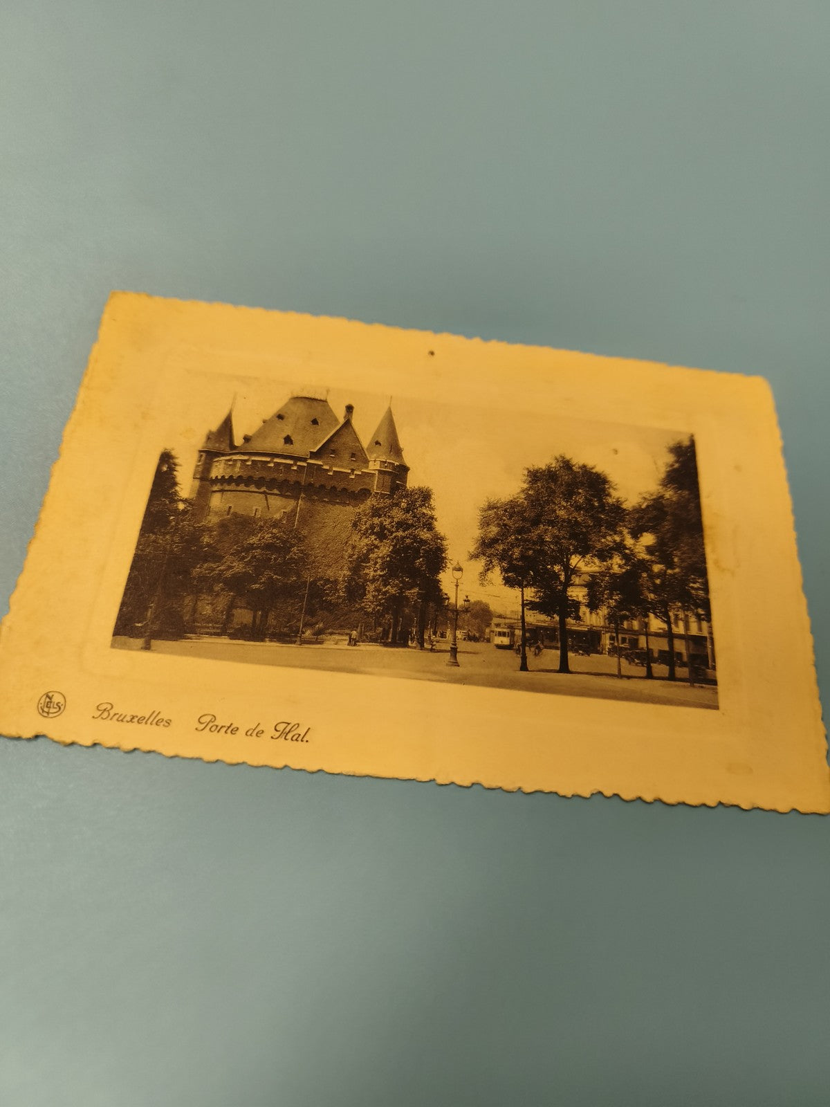 Carte postale ancienne Bruxelles Porte de Hal vintage, bord dentelé, rare