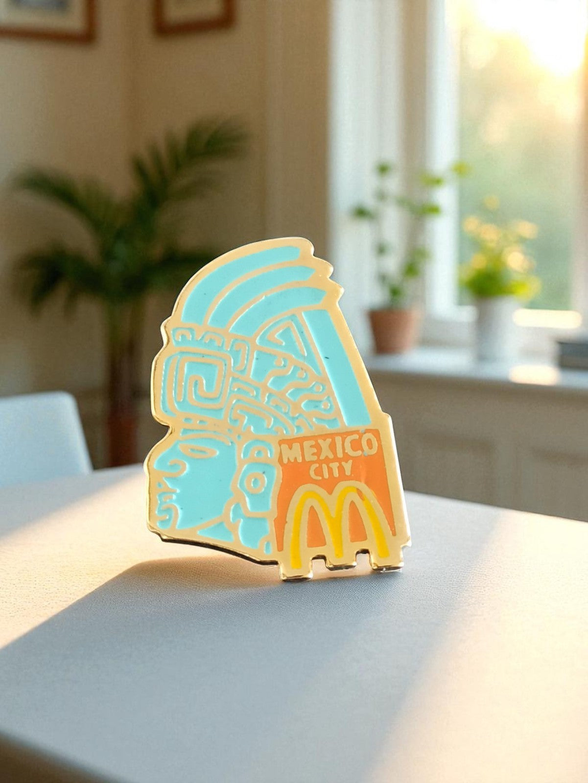 Pin's McDonald's Mexico City vintage émail ? Aztec rétro publicité fast-food