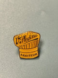 Vintage pin's Villedieu traiteur toque jaune ancien collection cuisine (Ref 12)
