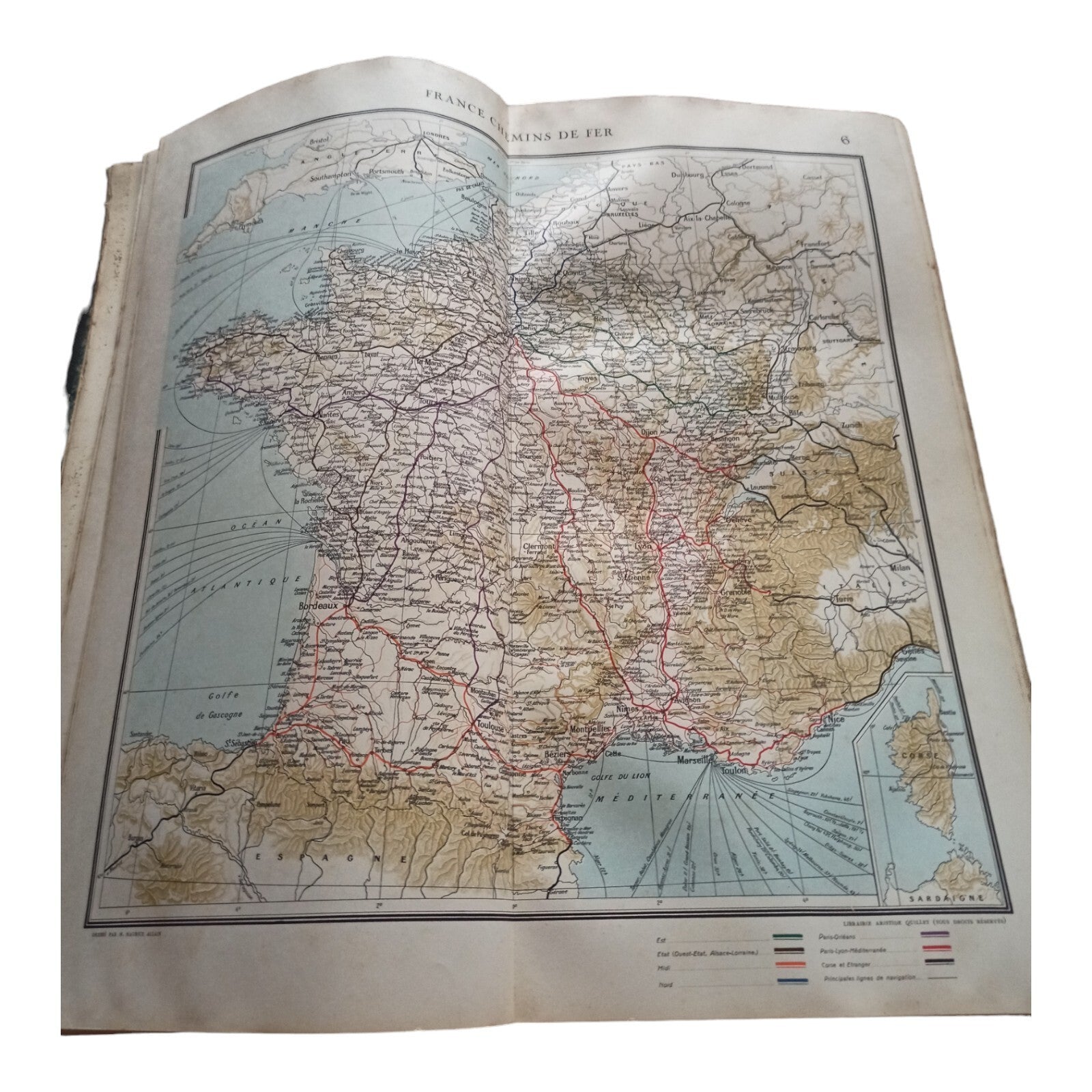 Atlas Universel Quillet relié relief noir France géographie cartographique