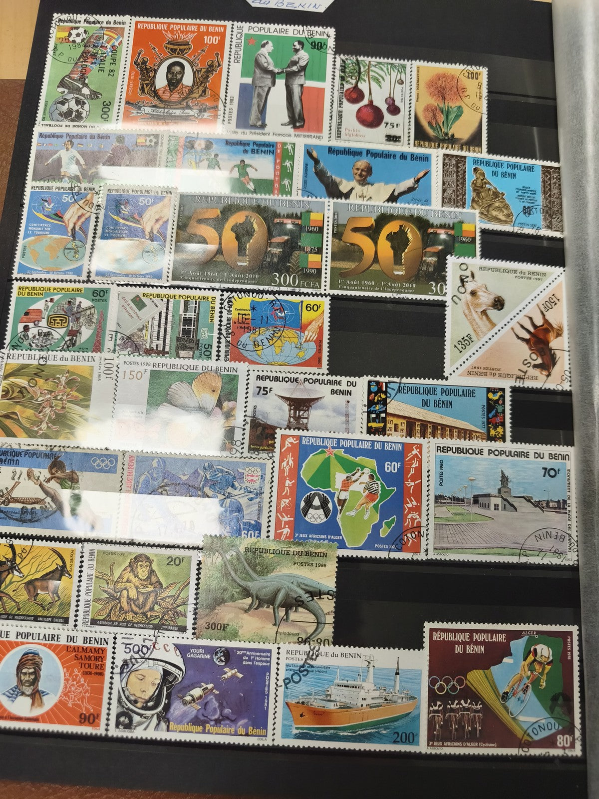 Lot timbres République Populaire du Bénin thématiques variées couleurs vives