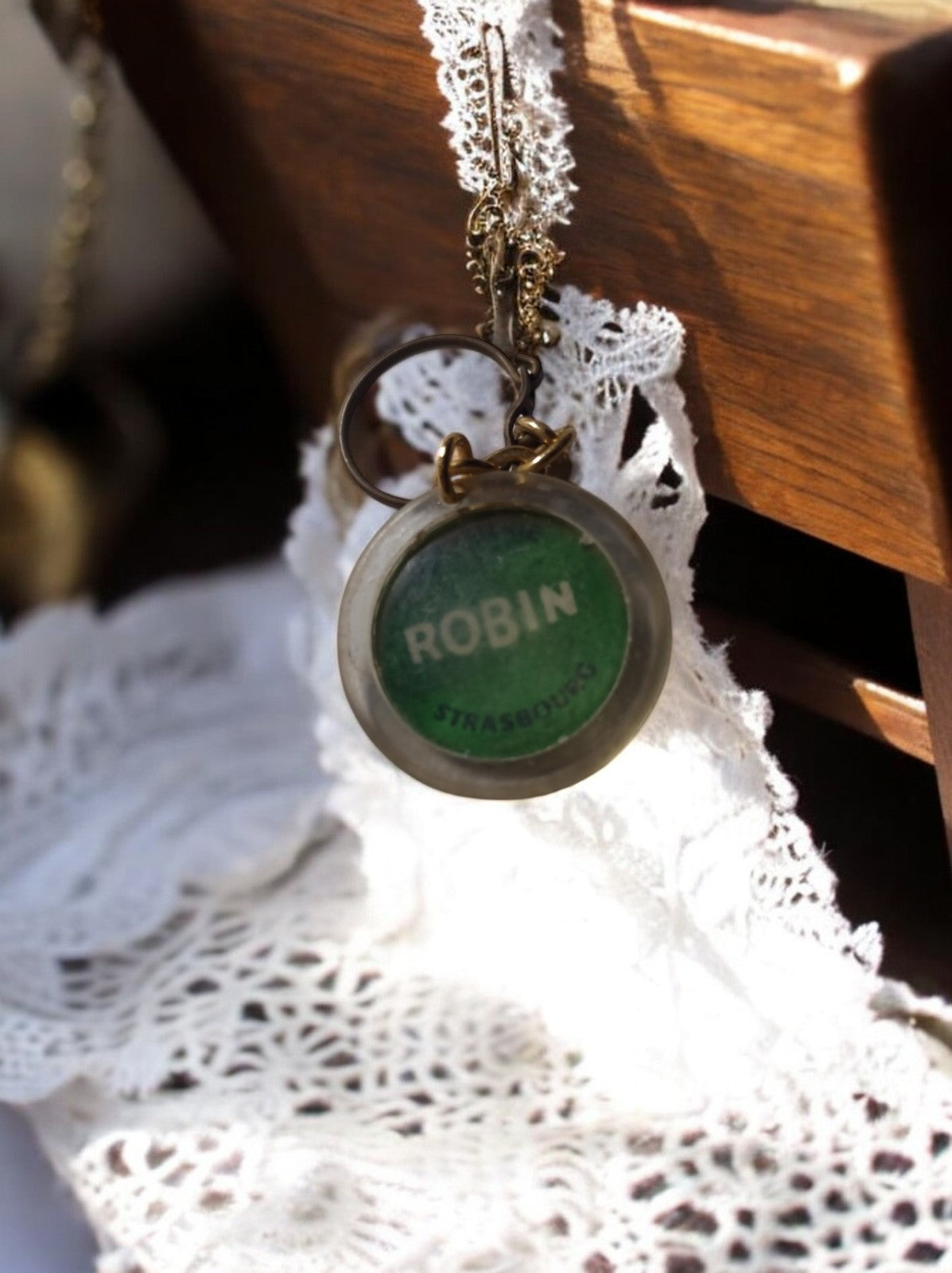 Porte-clés publicitaire vintage Robin Strasbourg rond rétro vert