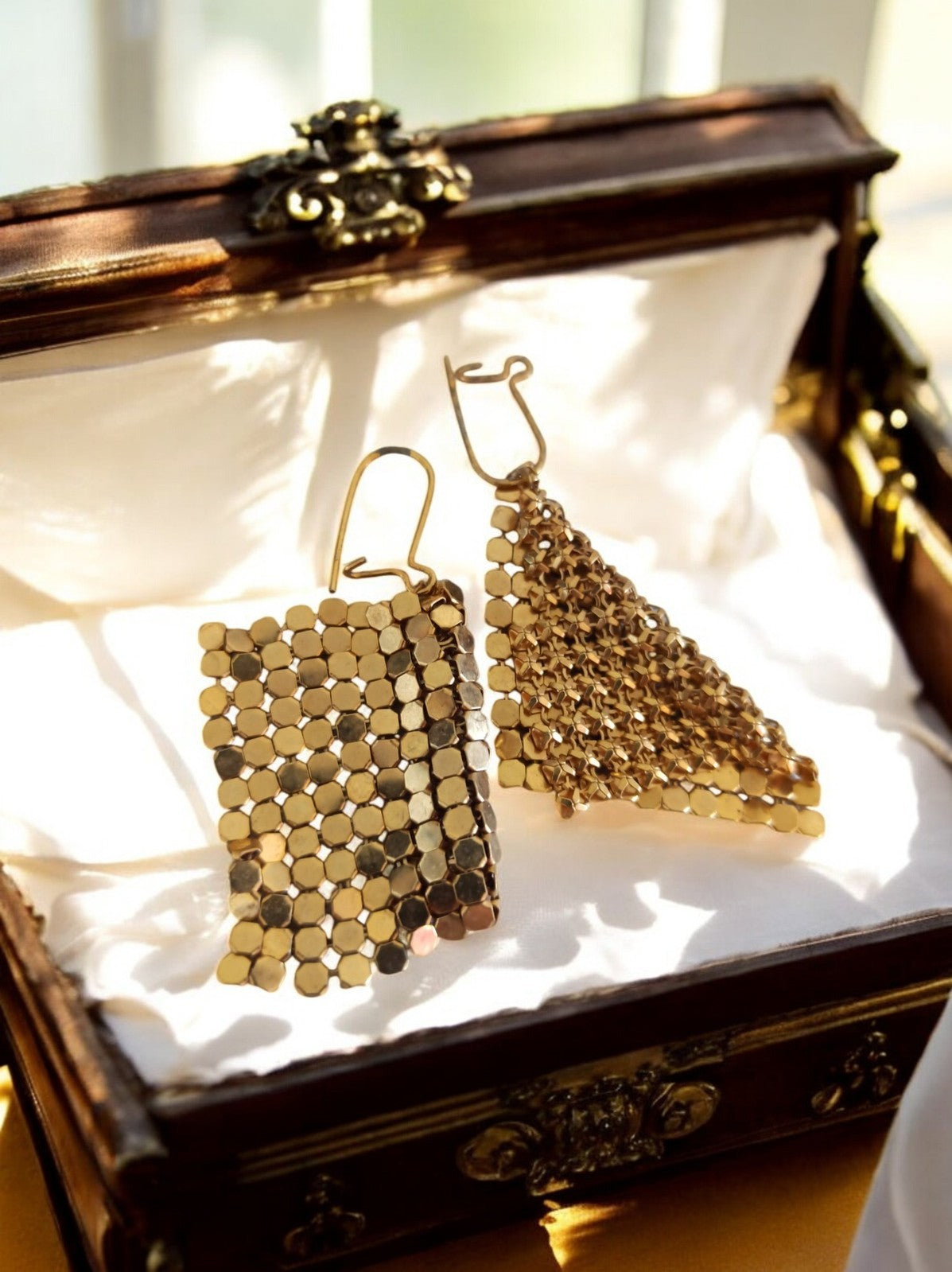 Boucles d’oreilles vintage en métal doré, maille souple, style rétro élégant