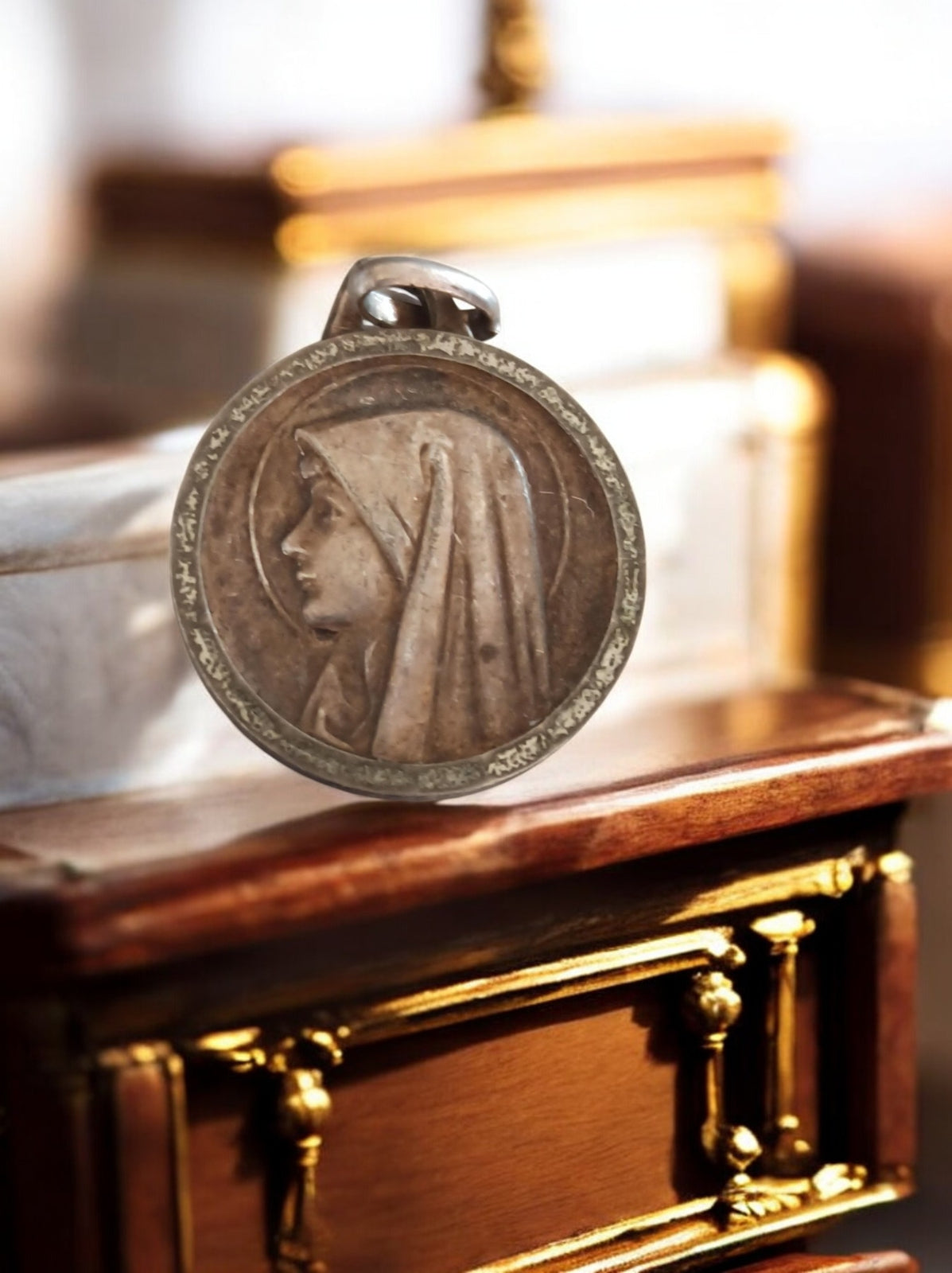 Pendentif religieux catholique en métal - Pièce vintage