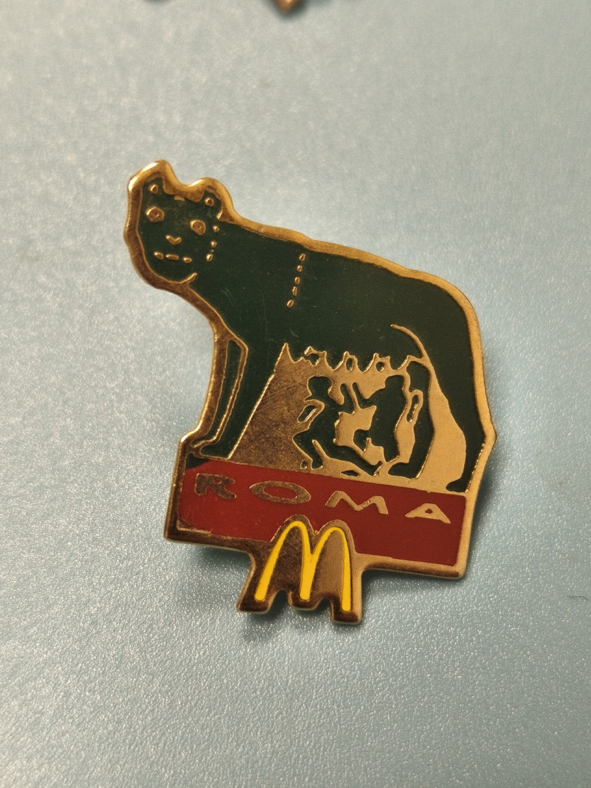 Pin's vintage McDonald's Roma Louve Capitoline émaillé collection rétro