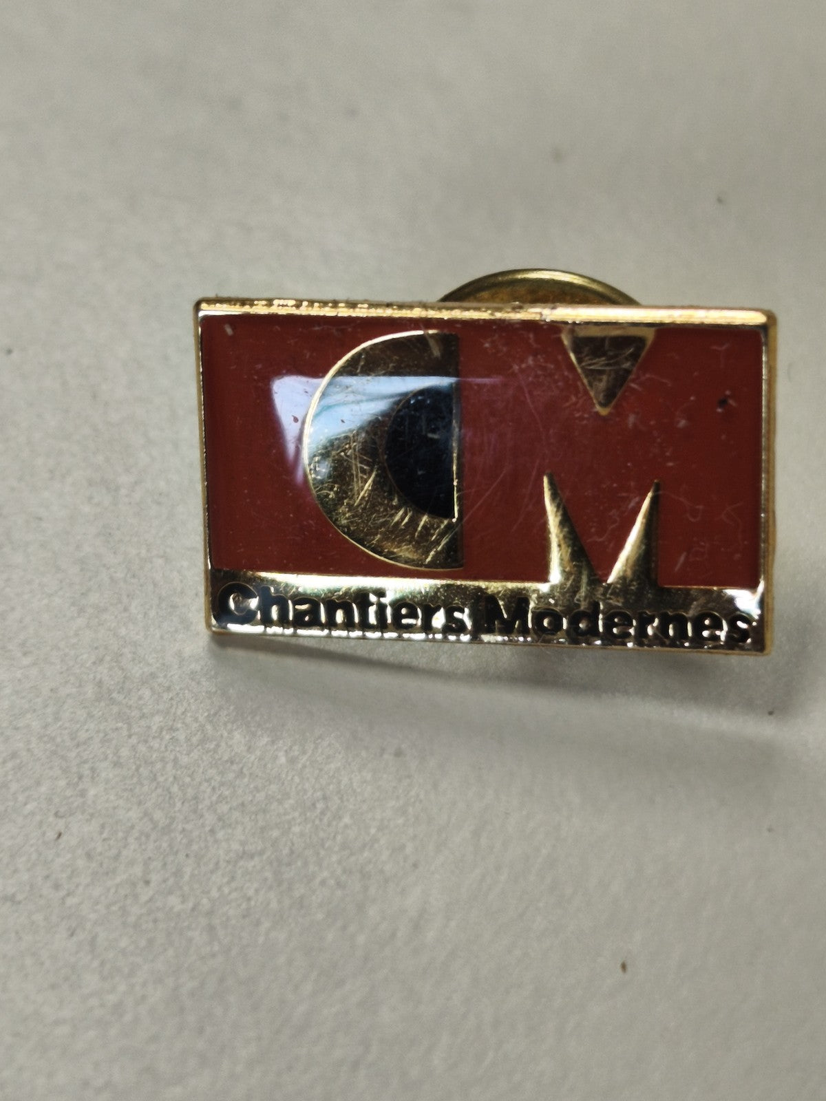 Vintage pin's Chantiers Modernes ancien badge rétro collection France années 80