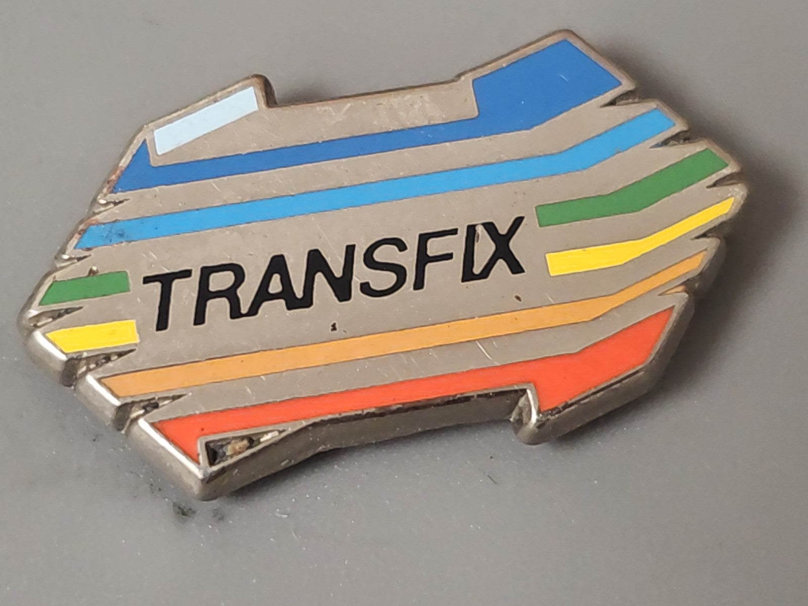 Pin's rétro ancien Transfix, badge vintage collection, objet publicitaire rare