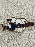 Pin's vintage Les 3 Brioches logo boulangerie émaillé ancien (Ref 3)