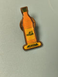 Pin's vintage Agruma bouteille boisson publicitaire jaune ancien collection