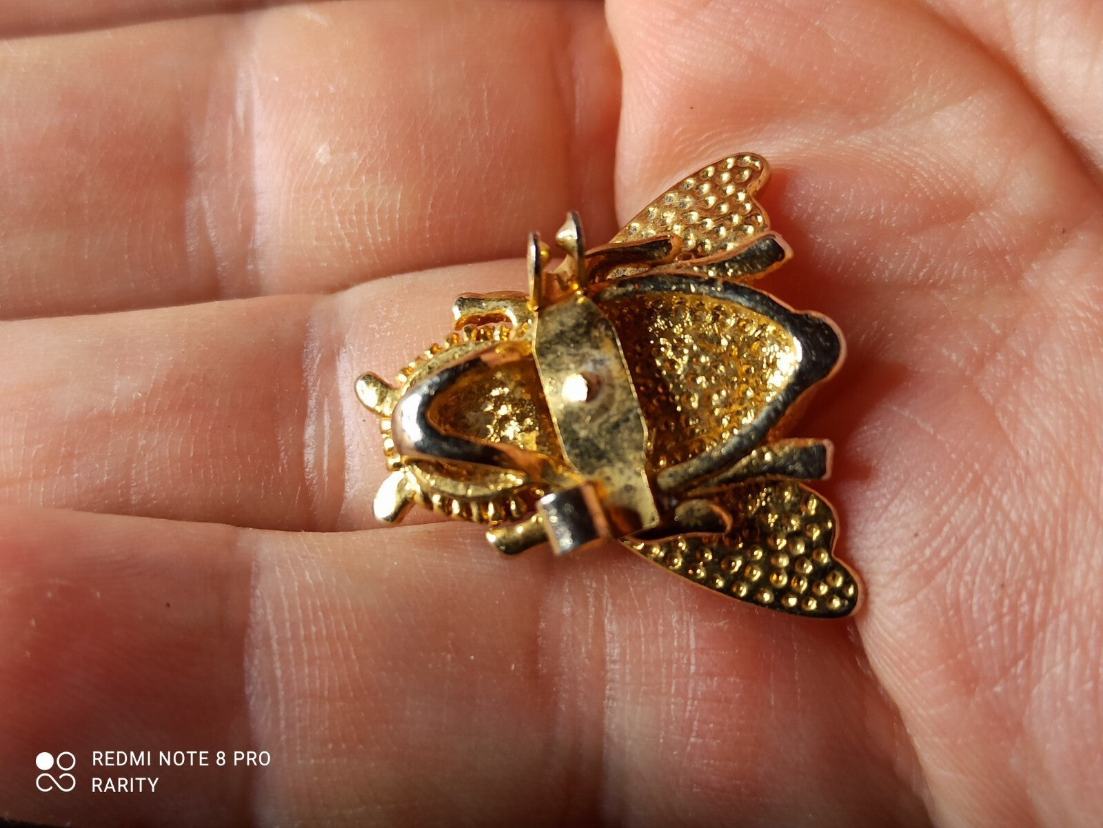 Broche abeille ancienne dorée perle style rétro bijou fantaisie vintage
