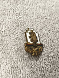 Médaille ancienne émaillée dorée, motif stylisé, insigne badge vintage